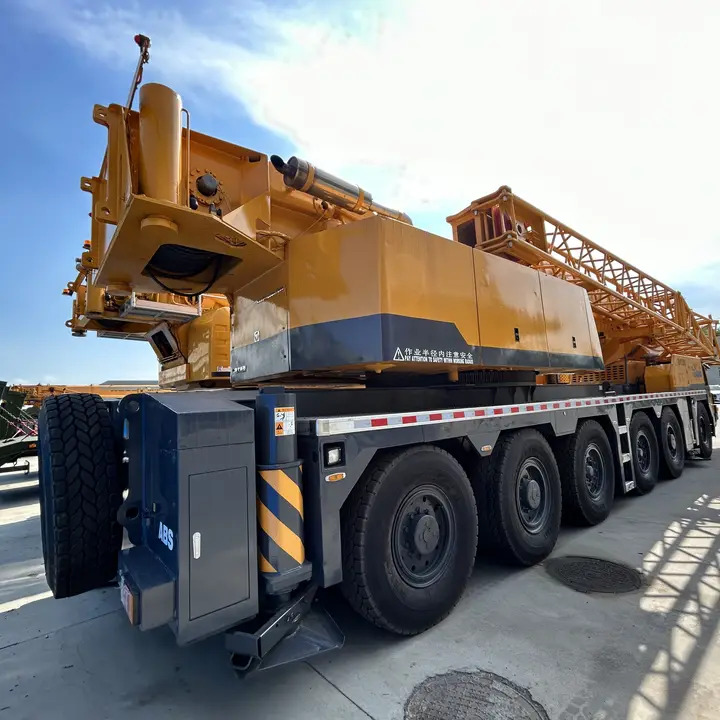 All terrain crane XCMG Official Most popular 200 ton used all terrain crane QAY200 in stock price: picture 3