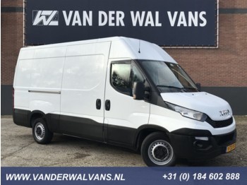 Closed box van Iveco Daily 35S15V L2H2 Airco, 3.5T Trekgewicht, 3-Zits, 270gr. a.deuren .