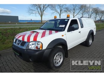 Open body delivery van Nissan NP300 2.5 D single cab 4x4 133 p