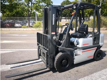 4-wheel front forklift Nissan UDO2A25Q