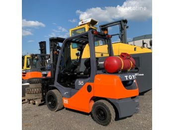 Forklift TOYOTA 02-8FGF30,Triplex,positioner with sideshift