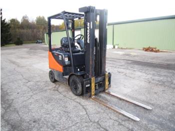 DOOSAN D15S-5 - Diesel forklift