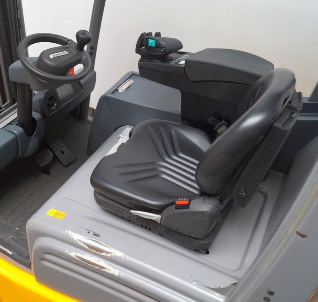Electric forklift Jungheinrich EFG216
