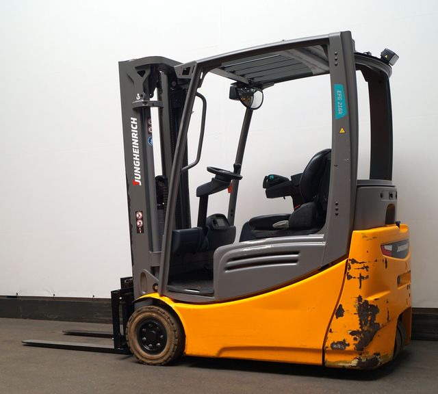 Electric forklift Jungheinrich EFG216