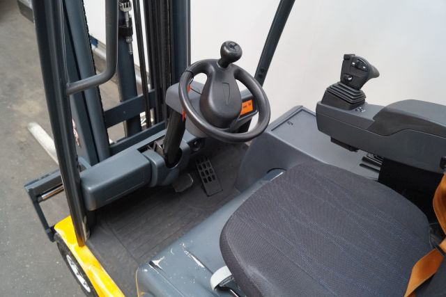 Electric forklift Jungheinrich EFG216