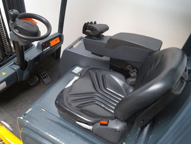 Electric forklift Jungheinrich EFG220
