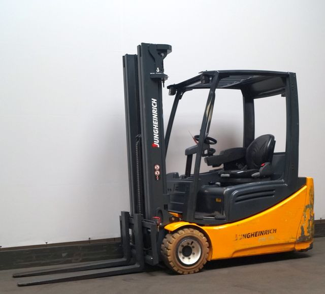 Electric forklift Jungheinrich EFG220
