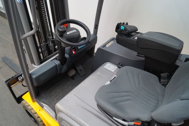 Electric forklift Jungheinrich EFG220