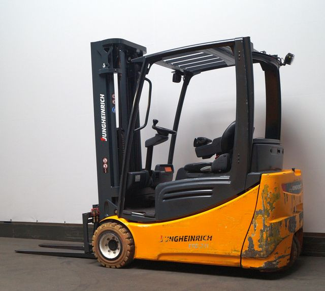 Electric forklift Jungheinrich EFG220