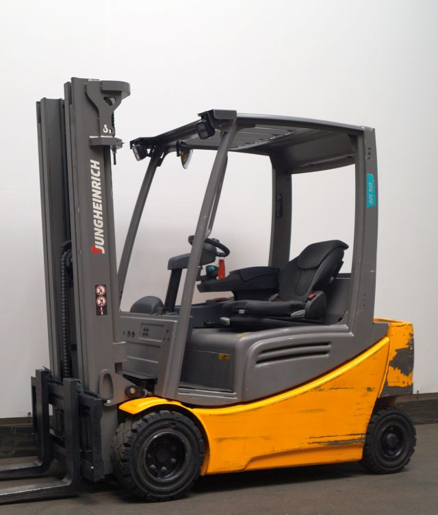 Electric forklift Jungheinrich EFG320