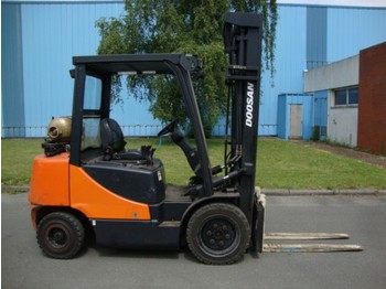 DOOSAN G33P-5 - LPG forklift