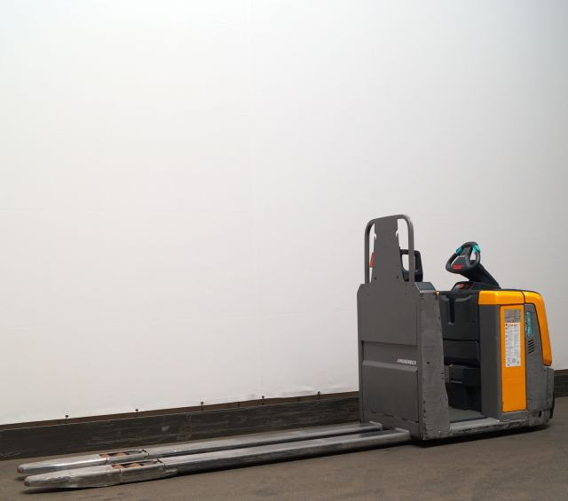 Order picker Jungheinrich ECE225