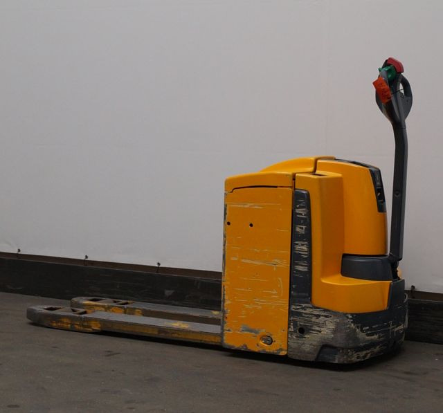 Pallet truck Jungheinrich EJE225
