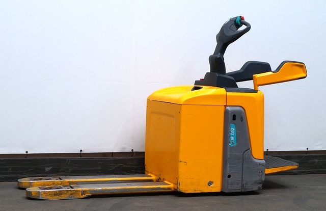 Pallet truck Jungheinrich ERE120