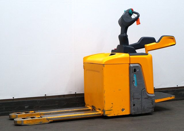 Pallet truck Jungheinrich ERE125