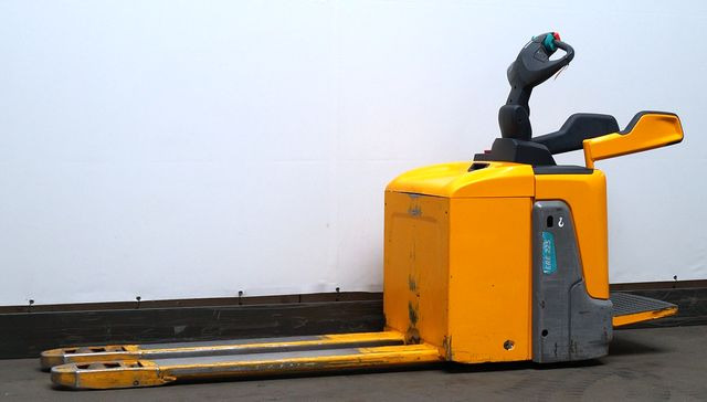 Pallet truck Jungheinrich ERE225