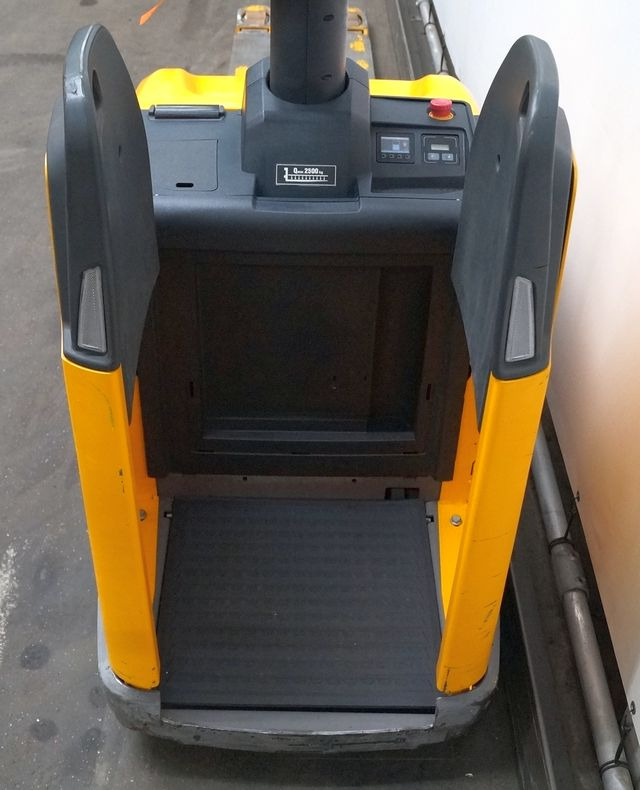 Pallet truck Jungheinrich ERE225
