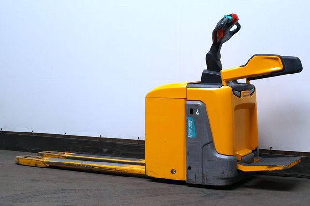 Pallet truck Jungheinrich ERE225