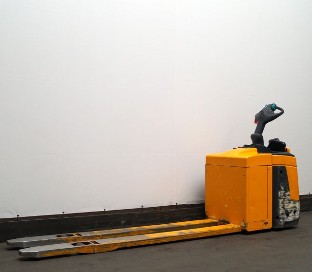 Pallet truck Jungheinrich ERE225