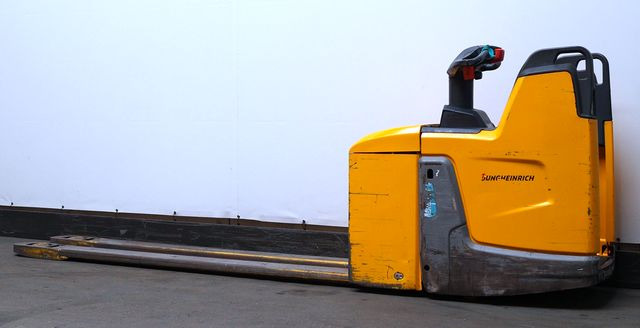 Pallet truck Jungheinrich ERE225