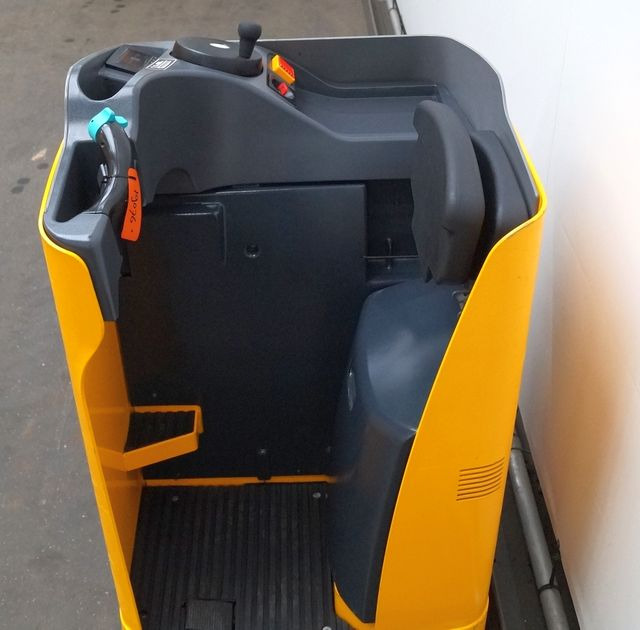 Pallet truck Jungheinrich ESE120