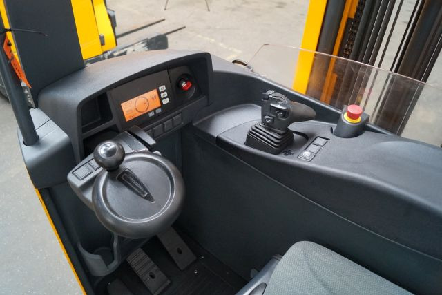 Reach truck Jungheinrich ETV216
