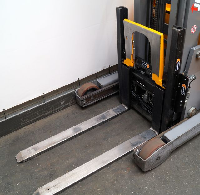 Reach truck Jungheinrich ETV216