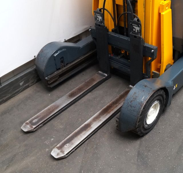 Reach truck Jungheinrich ETV Cac16