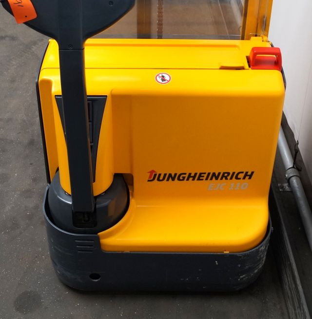 Stacker Jungheinrich EJC110