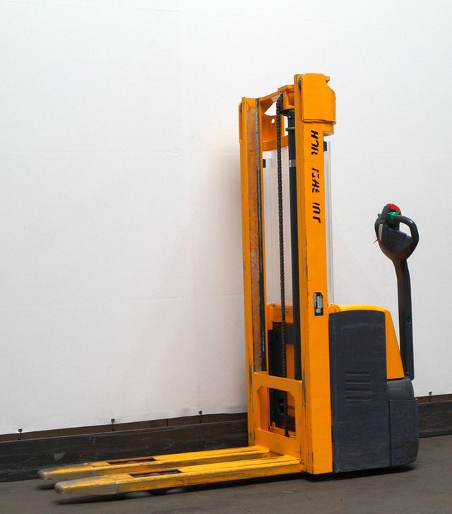 Stacker Jungheinrich EJC110