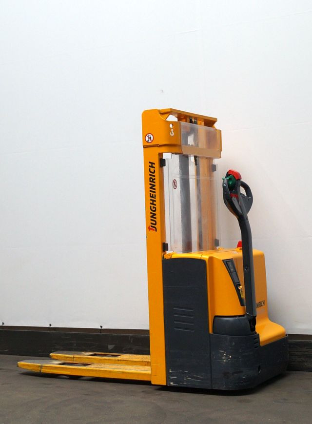 Stacker Jungheinrich EJC110