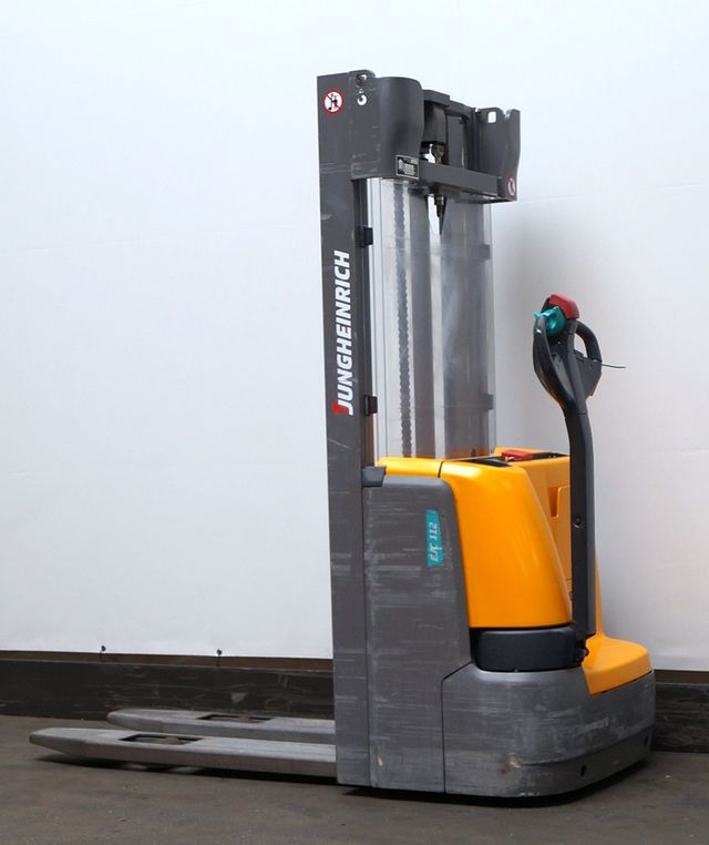 Stacker Jungheinrich EJC112