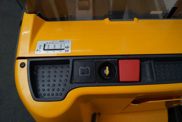 Stacker Jungheinrich EJC112