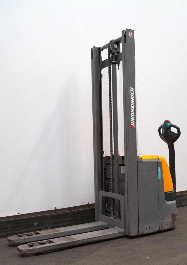 Stacker Jungheinrich EJC112z