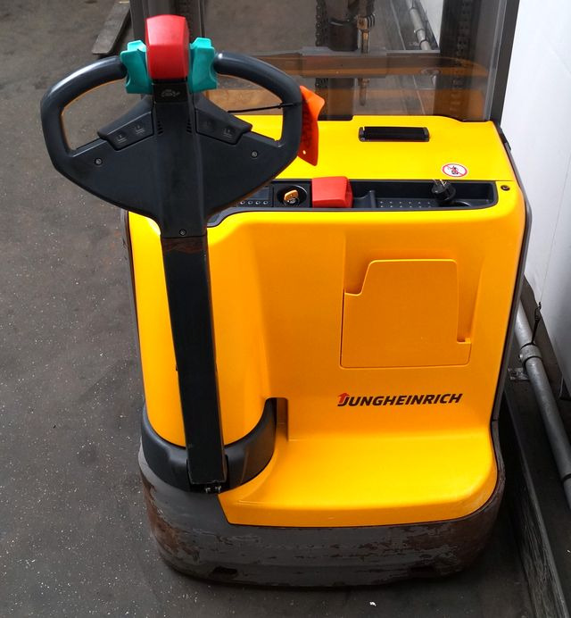 Stacker Jungheinrich EJC212