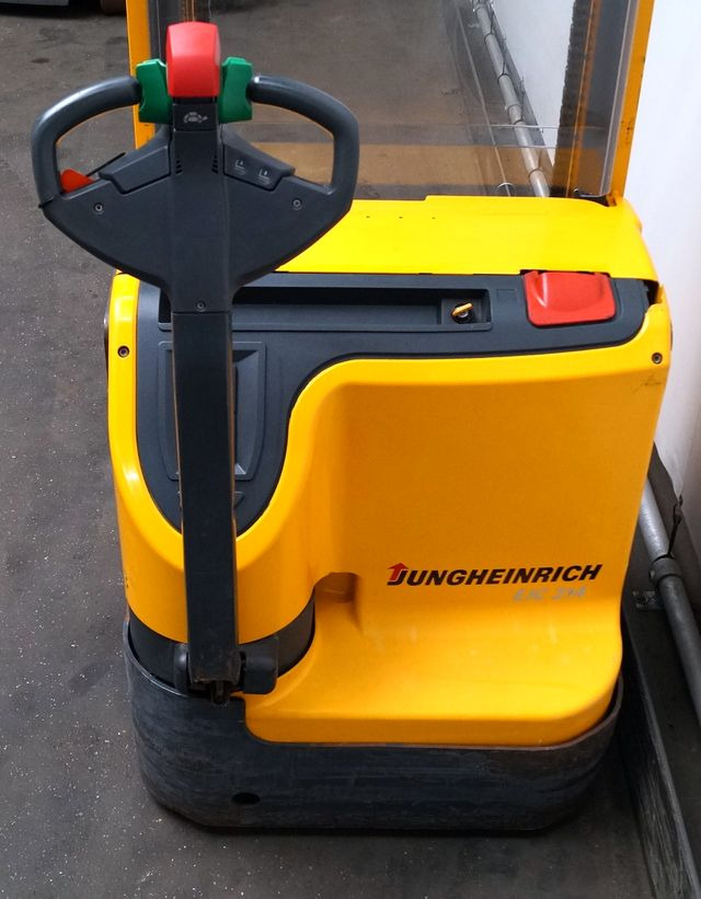 Stacker Jungheinrich EJC214
