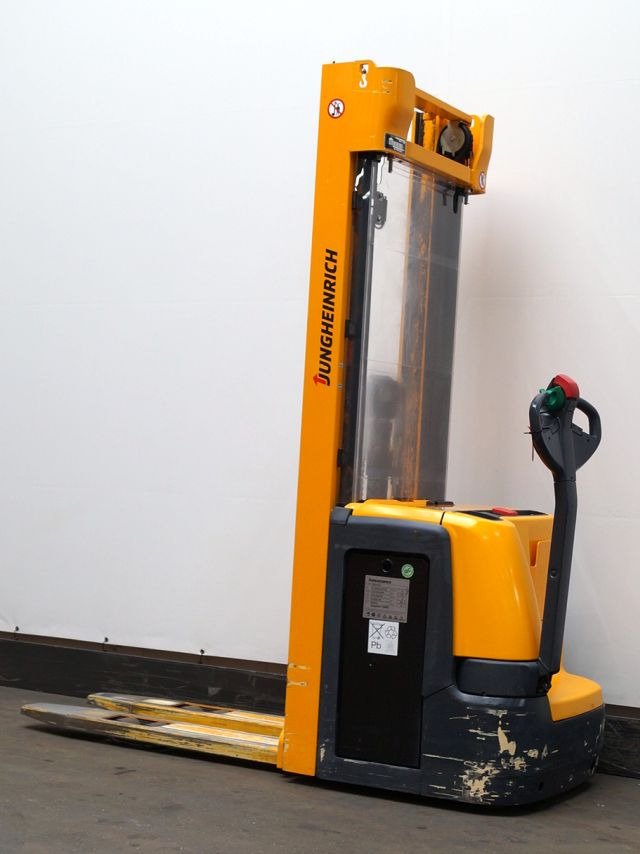 Stacker Jungheinrich EJC214