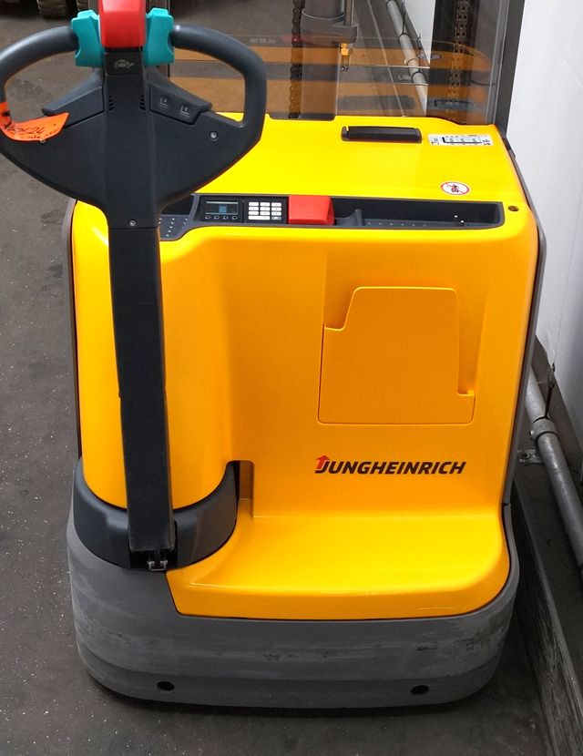 Stacker Jungheinrich EJC214