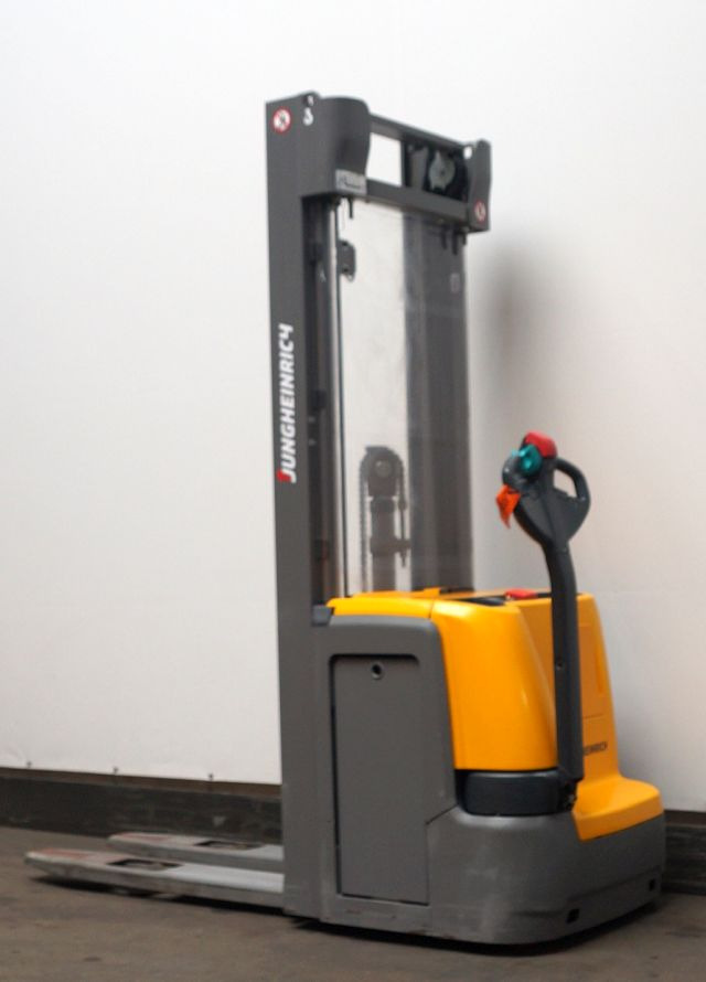 Stacker Jungheinrich EJC214