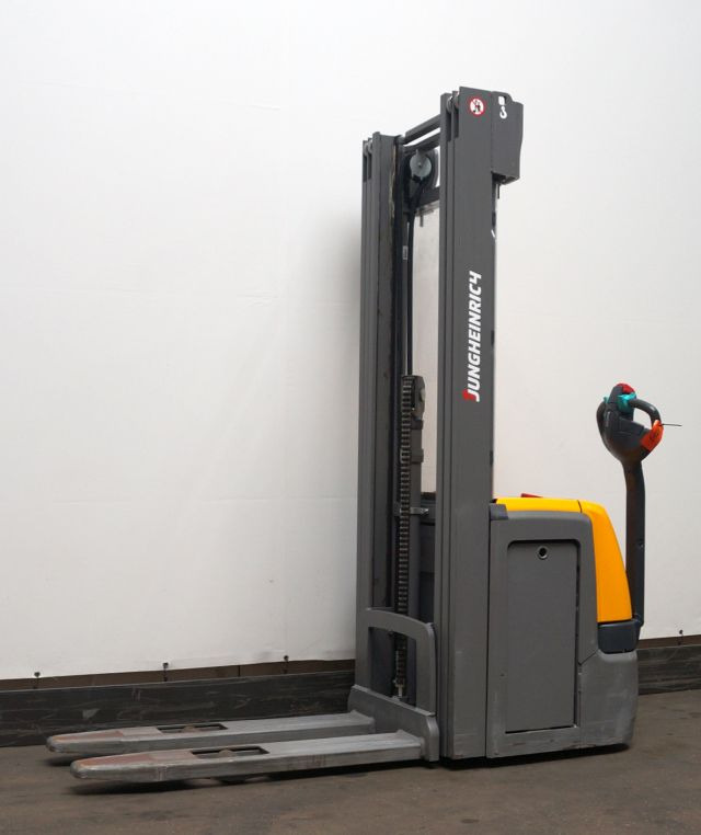 Stacker Jungheinrich EJC214