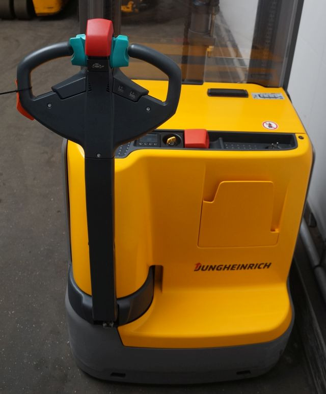 Stacker Jungheinrich EJC214