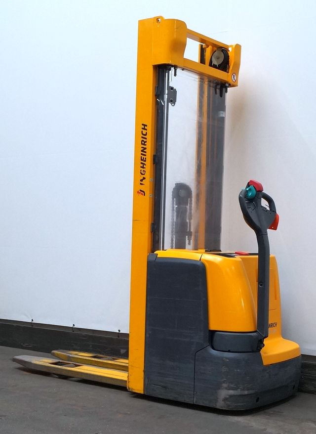Stacker Jungheinrich EJC214