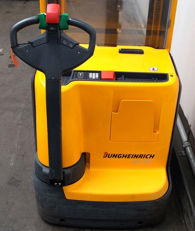 Stacker Jungheinrich EJC214
