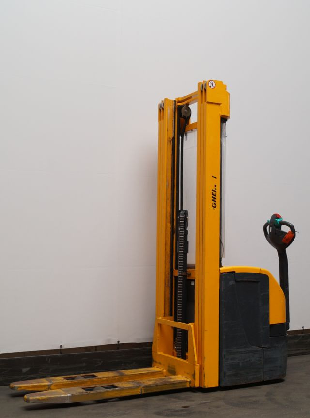 Stacker Jungheinrich  EJC214