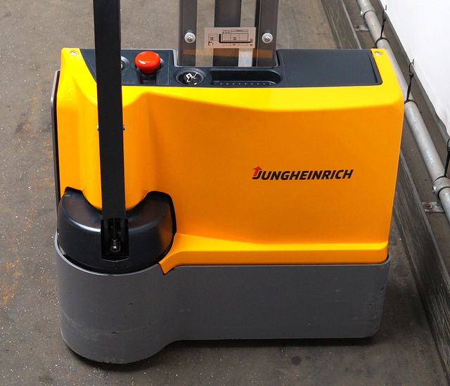 Stacker Jungheinrich EJC M10