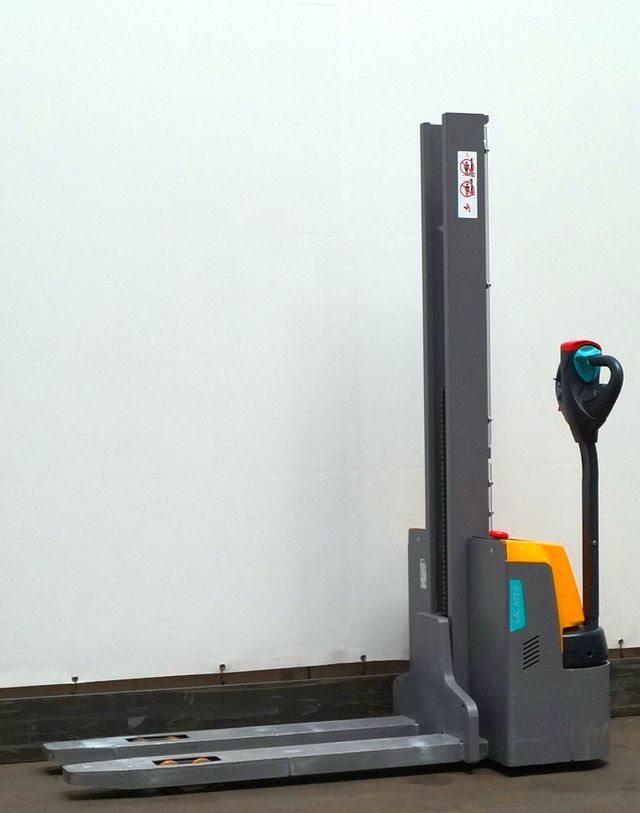 Stacker Jungheinrich EJC M10