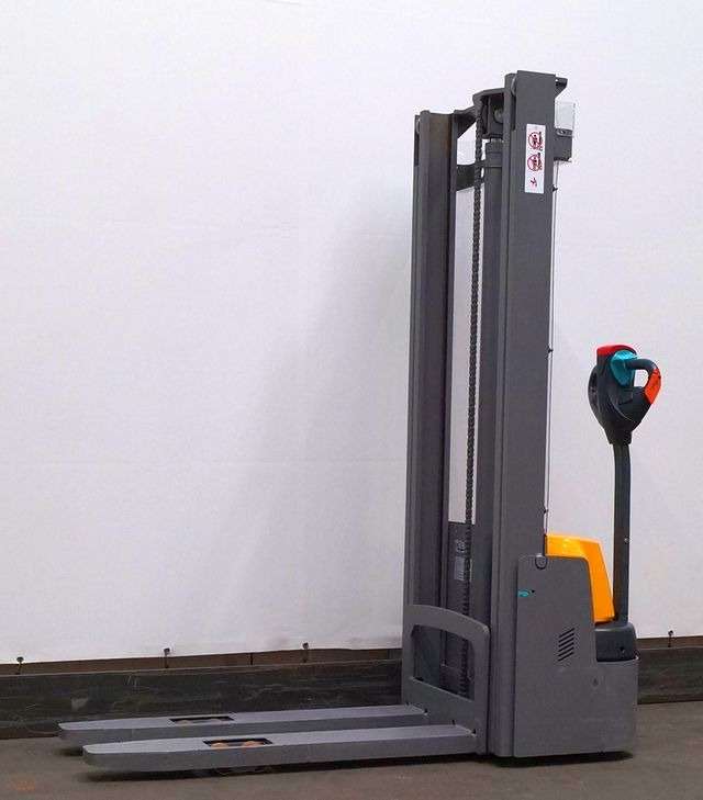 Stacker Jungheinrich EJC M10