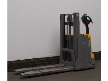 Stacker  Jungheinrich EJD118
