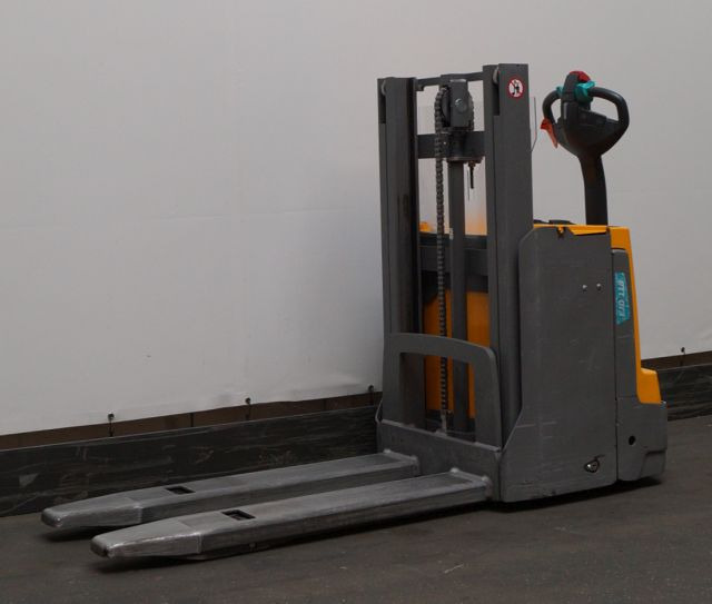 Stacker Jungheinrich EJD118
