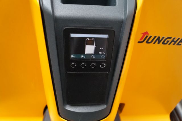 Stacker Jungheinrich EJD118